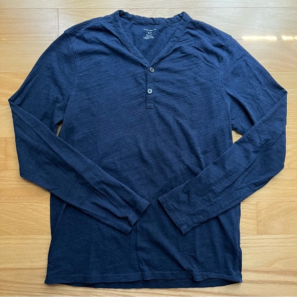 Club Monaco Men’s Long Sleeve Henley - Picture 1 of 3
